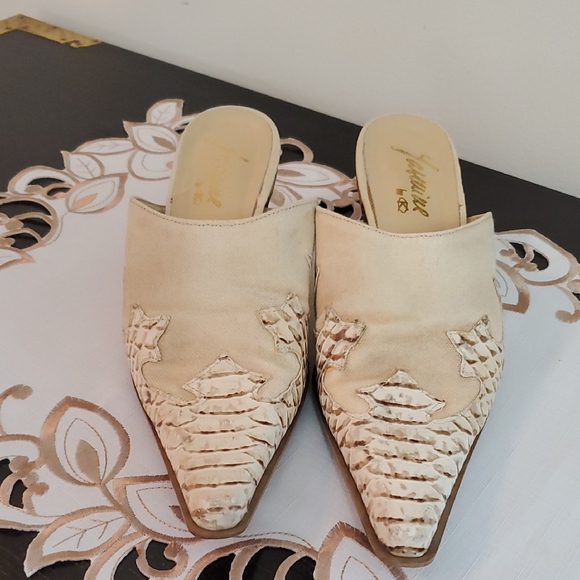 Chic Cream Mules with Textured Pattern - Picture 1 of 5